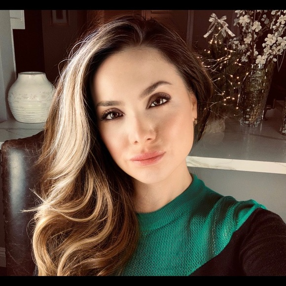 Meet your Posher, Julia - Picture 2 of 3